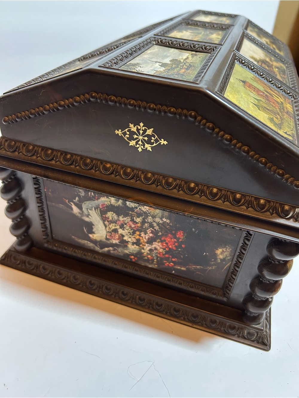 Vtg 1976 Merle Norman Victorian Style Musical Jewelry Box Chest WORKS GREAT! - Picture 4 of 12